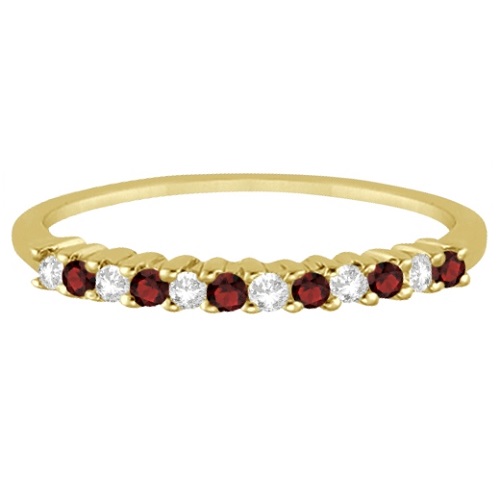 Petite Diamond & Garnet Wedding Band 14k Yellow Gold (0.20ct)