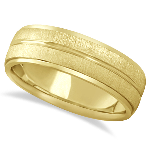 Modern Carved Wedding Band For Men in 14k Yellow Gold (7mm)